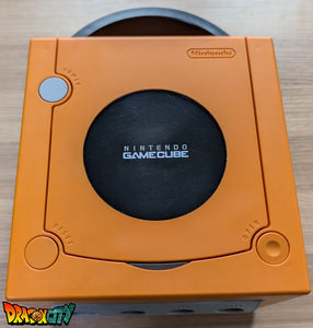 GameCube Orange JAP 60Hz Freezone + Boîte + 1 Manette Sans Fil + Alimentation 110V + Câble Vidéo + Puce Xeno-GC + Picoboot + Sandisk Swiss 64Go + SD2SP2 POR TF