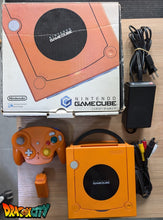 Charger l&#39;image dans la galerie, GameCube Orange JAP 60Hz Freezone + Boîte + 1 Manette Sans Fil + Alimentation 110V + Câble Vidéo + Puce Xeno-GC + Picoboot + Sandisk Swiss 64Go + SD2SP2 POR TF