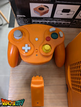 Charger l&#39;image dans la galerie, GameCube Orange JAP 60Hz Freezone + Boîte + 1 Manette Sans Fil + Alimentation 110V + Câble Vidéo + Puce Xeno-GC + Picoboot + Sandisk Swiss 64Go + SD2SP2 POR TF