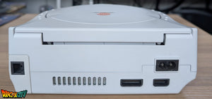 Dreamcast VA0 60Hz + Bios Freezone + Patch 50Hz/60Hz Auto + Boîte + Alimentation 220V + 1 Manette + Notices + Dream Passport 1 et 3 + Câble Vidéo + Câble Alimentation + Serial Matching + Câble RJ11 + Condensateurs GDROM changés (neuf) + VMU + Jump Pack