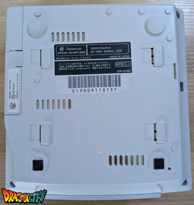 Dreamcast VA0 60Hz + Bios Freezone + Patch 50Hz/60Hz Auto + Boîte + Alimentation 220V + 1 Manette + Notices + Dream Passport 1 et 3 + Câble Vidéo + Câble Alimentation + Serial Matching + Câble RJ11 + Condensateurs GDROM changés (neuf) + VMU + Jump Pack