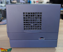 Charger l&#39;image dans la galerie, GameCube Collector Violette JAP 60Hz Freezone + Game Boy Player avec Disque + Boîte + Alimentation 110V + Puce Xeno-GC + Condensateurs changés (neuf) + Picoboot + Sandisk Swiss 256Go + SD2SP2 POR TF + Manette + Câble Vidéo + Serial Matching