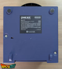 Charger l&#39;image dans la galerie, GameCube Collector Violette JAP 60Hz Freezone + Game Boy Player avec Disque + Boîte + Alimentation 110V + Puce Xeno-GC + Condensateurs changés (neuf) + Picoboot + Sandisk Swiss 256Go + SD2SP2 POR TF + Manette + Câble Vidéo + Serial Matching