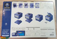 Charger l&#39;image dans la galerie, GameCube Collector Violette JAP 60Hz Freezone + Game Boy Player avec Disque + Boîte + Alimentation 110V + Puce Xeno-GC + Condensateurs changés (neuf) + Picoboot + Sandisk Swiss 256Go + SD2SP2 POR TF + Manette + Câble Vidéo + Serial Matching