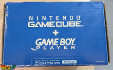 Charger l&#39;image dans la galerie, GameCube Collector Violette JAP 60Hz Freezone + Game Boy Player avec Disque + Boîte + Alimentation 110V + Puce Xeno-GC + Condensateurs changés (neuf) + Picoboot + Sandisk Swiss 256Go + SD2SP2 POR TF + Manette + Câble Vidéo + Serial Matching
