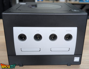 GameCube Noir JAP 60Hz Freezone + Boîte + Alimentation 110V + Puce Xeno-GC + Condensateurs changés (neuf) + Picoboot + Sandisk Swiss 256Go + SD2SP2 POR TF + Carte Mémoire OFFICIEL avec boîte + BlueRetro - Manettes Sans-Fil