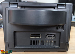 GameCube Noir JAP 60Hz Freezone + Boîte + Alimentation 110V + Puce Xeno-GC + Condensateurs changés (neuf) + Picoboot + Sandisk Swiss 256Go + SD2SP2 POR TF + Carte Mémoire OFFICIEL avec boîte + BlueRetro - Manettes Sans-Fil