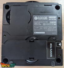 Charger l&#39;image dans la galerie, GameCube Noir JAP 60Hz Freezone + Boîte + Alimentation 110V + Puce Xeno-GC + Condensateurs changés (neuf) + Picoboot + Sandisk Swiss 256Go + SD2SP2 POR TF + Carte Mémoire OFFICIEL avec boîte + BlueRetro - Manettes Sans-Fil