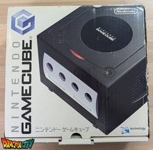 Charger l&#39;image dans la galerie, GameCube Noir JAP 60Hz Freezone + Boîte + Alimentation 110V + Puce Xeno-GC + Condensateurs changés (neuf) + Picoboot + Sandisk Swiss 256Go + SD2SP2 POR TF + Carte Mémoire OFFICIEL avec boîte + BlueRetro - Manettes Sans-Fil