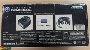 GameCube Noir JAP 60Hz Freezone + Boîte + Alimentation 110V + Puce Xeno-GC + Condensateurs changés (neuf) + Picoboot + Sandisk Swiss 256Go + SD2SP2 POR TF + Carte Mémoire OFFICIEL avec boîte + BlueRetro - Manettes Sans-Fil