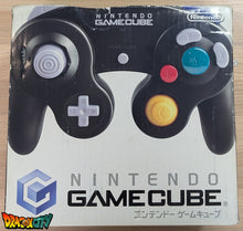 Charger l&#39;image dans la galerie, GameCube Noir JAP 60Hz Freezone + Boîte + Alimentation 110V + Puce Xeno-GC + Condensateurs changés (neuf) + Picoboot + Sandisk Swiss 256Go + SD2SP2 POR TF + Carte Mémoire OFFICIEL avec boîte + BlueRetro - Manettes Sans-Fil