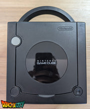 Charger l&#39;image dans la galerie, GameCube Noir JAP 60Hz Freezone + Boîte + Alimentation 110V + Puce Xeno-GC + Condensateurs changés (neuf) + Picoboot + Sandisk Swiss 256Go + SD2SP2 PRO V2 + BlueRetro - Manettes Sans-Fil