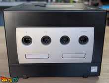 Charger l&#39;image dans la galerie, GameCube Noir JAP 60Hz Freezone + Boîte + Alimentation 110V + Puce Xeno-GC + Condensateurs changés (neuf) + Picoboot + Sandisk Swiss 256Go + SD2SP2 PRO V2 + BlueRetro - Manettes Sans-Fil