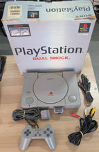 Charger l&#39;image dans la galerie, Console Sony PlayStation 1 (PS1) SCPH-7000 NTSC-J 60Hz - Version Dual Shock + Boîte + Manette PS1 + Câble Vidéo + Cable d&#39;alimentation 110V +  PSxMemCard (Lecture Backups + Imports) + Blocage Capot (Impression 3D)