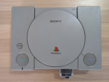 Charger l&#39;image dans la galerie, Console Sony PlayStation 1 (PS1) SCPH-7000 NTSC-J 60Hz - Version Dual Shock + Boîte + Manette PS1 + Câble Vidéo + Cable d&#39;alimentation 110V +  PSxMemCard (Lecture Backups + Imports) + Blocage Capot (Impression 3D)
