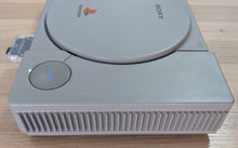 Charger l&#39;image dans la galerie, Console Sony PlayStation 1 (PS1) SCPH-7000 NTSC-J 60Hz - Version Dual Shock + Boîte + Manette PS1 + Câble Vidéo + Cable d&#39;alimentation 110V +  PSxMemCard (Lecture Backups + Imports) + Blocage Capot (Impression 3D)