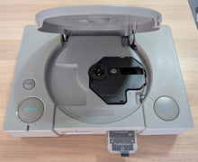 Charger l&#39;image dans la galerie, Console Sony PlayStation 1 (PS1) SCPH-7000 NTSC-J 60Hz - Version Dual Shock + Boîte + Manette PS1 + Câble Vidéo + Cable d&#39;alimentation 110V +  PSxMemCard (Lecture Backups + Imports) + Blocage Capot (Impression 3D)
