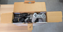 Charger l&#39;image dans la galerie, Console Sony PlayStation 1 (PS1) SCPH-7000 NTSC-J 60Hz - Version Dual Shock + Boîte + Manette PS1 + Câble Vidéo + Cable d&#39;alimentation 110V +  PSxMemCard (Lecture Backups + Imports) + Blocage Capot (Impression 3D)