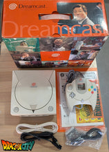 Charger l&#39;image dans la galerie, Dreamcast VA0 60Hz + Boîte + Bios Freezone + Patch 50Hz/60Hz Auto + Alimentation 220V + 1 Manette + Câble Vidéo RGB + Câble Alimentation + Serial Matching + Notices + Condensateurs GDROM changés (neuf)