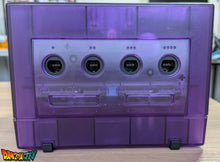 Charger l'image dans la galerie, GameCube JAP 60Hz + Coque Translucide Violette (Neuve) + Picoboot + Cache lecteur 3D + Sandisk Swiss 512Go + SD2SP2 PRO V2