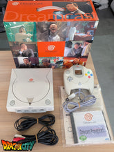 Charger l'image dans la galerie, Dreamcast VA0 60Hz + Boîte + Bios Freezone + Patch 50Hz/60Hz Auto + Alimentation 220V + 1 Manette + Câble Vidéo + Câble Alimentation + Serial Matching + Condensateurs GDROM remplacés (neufs)
